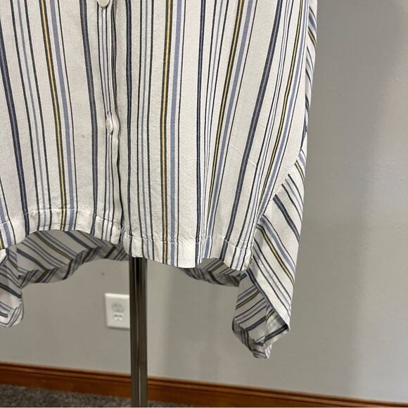 Max Studio Striped Sleeveless Button-Up Top size medium - Picture 3 of 12